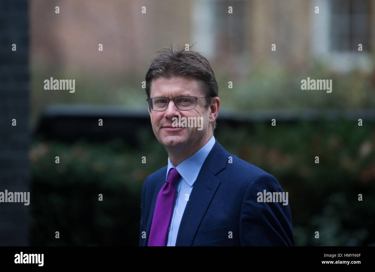 Las comunidades y los gobiernos locales la Secretaria,Greg Clark en el número 10 de Downing Street para una reunión del gabinete Foto de stock