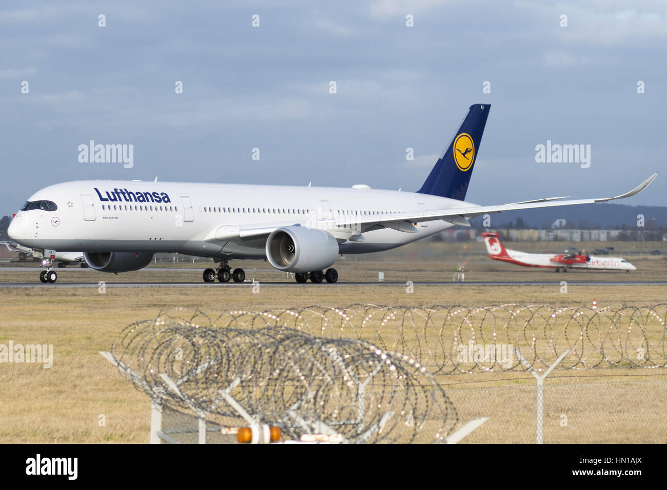 D-AIXA Lufthansa Airbus A350-941 despegue en EDDS Stuttgart Foto de stock