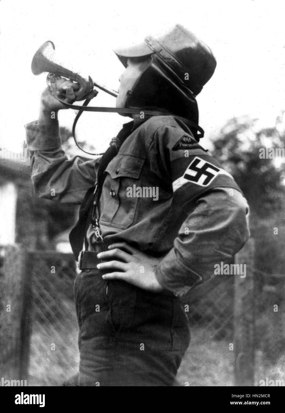 De la Juventud de Hitler. Exercice llamando para extinción de incendios alrededor de 1934 Alemania prueba Foto de stock