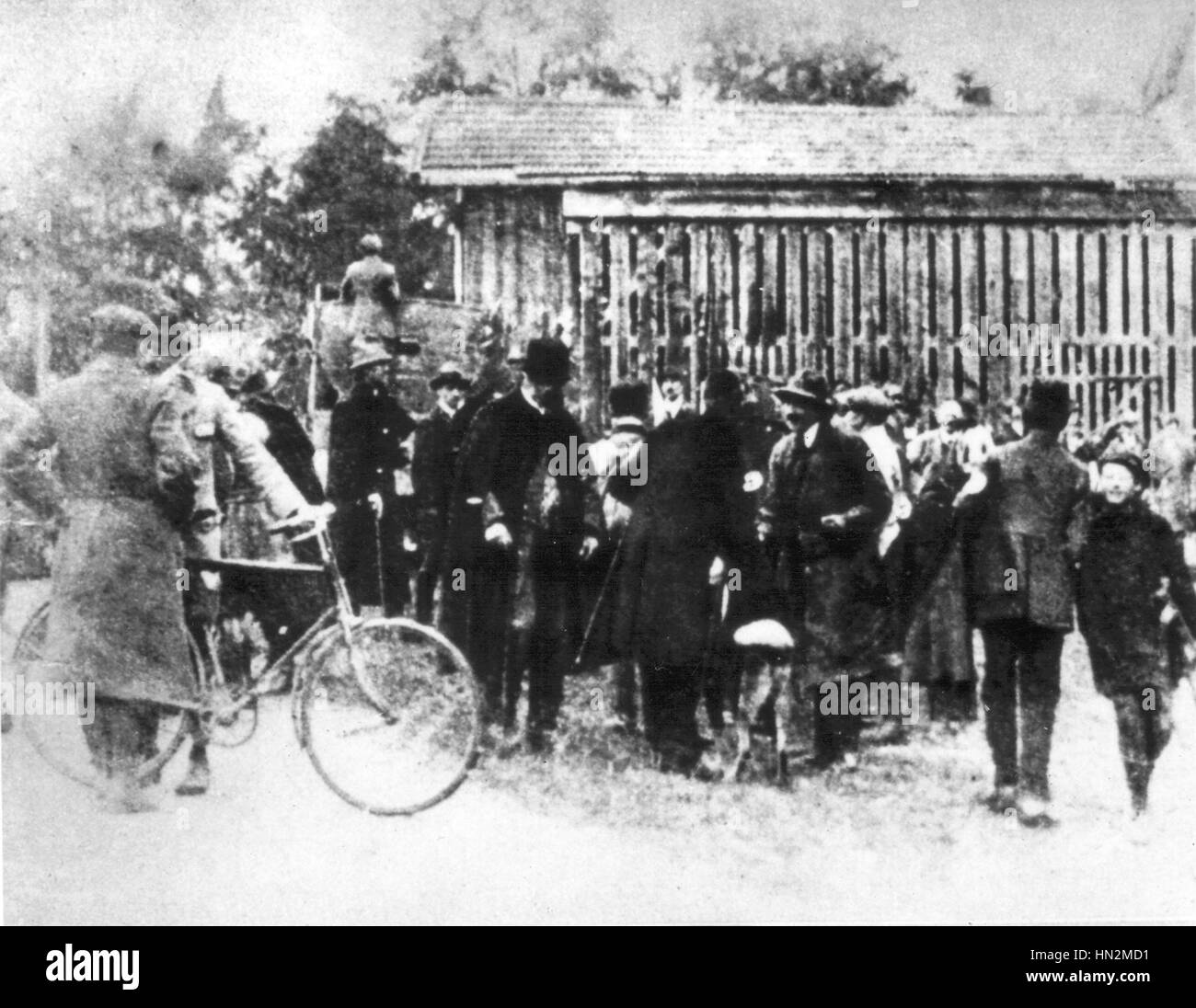 La más antigua recopilación de Hitlers de partidarios en Tegernsee Alemania 1920 Foto de stock