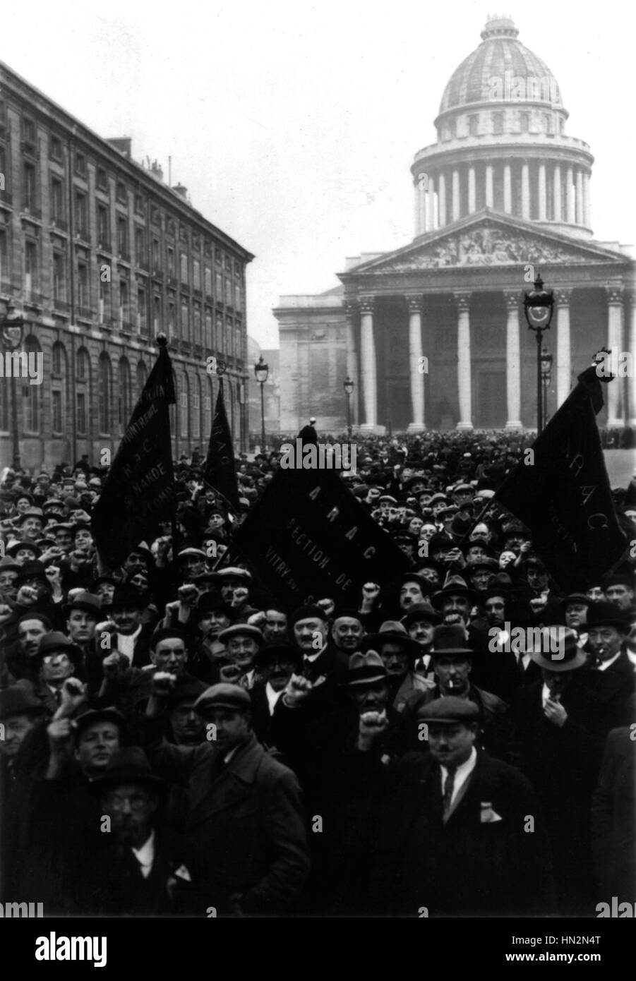 Manifestación desde la Plaza de la Bastilla al Panteón, en París. Febrero de 1934 Foto de stock