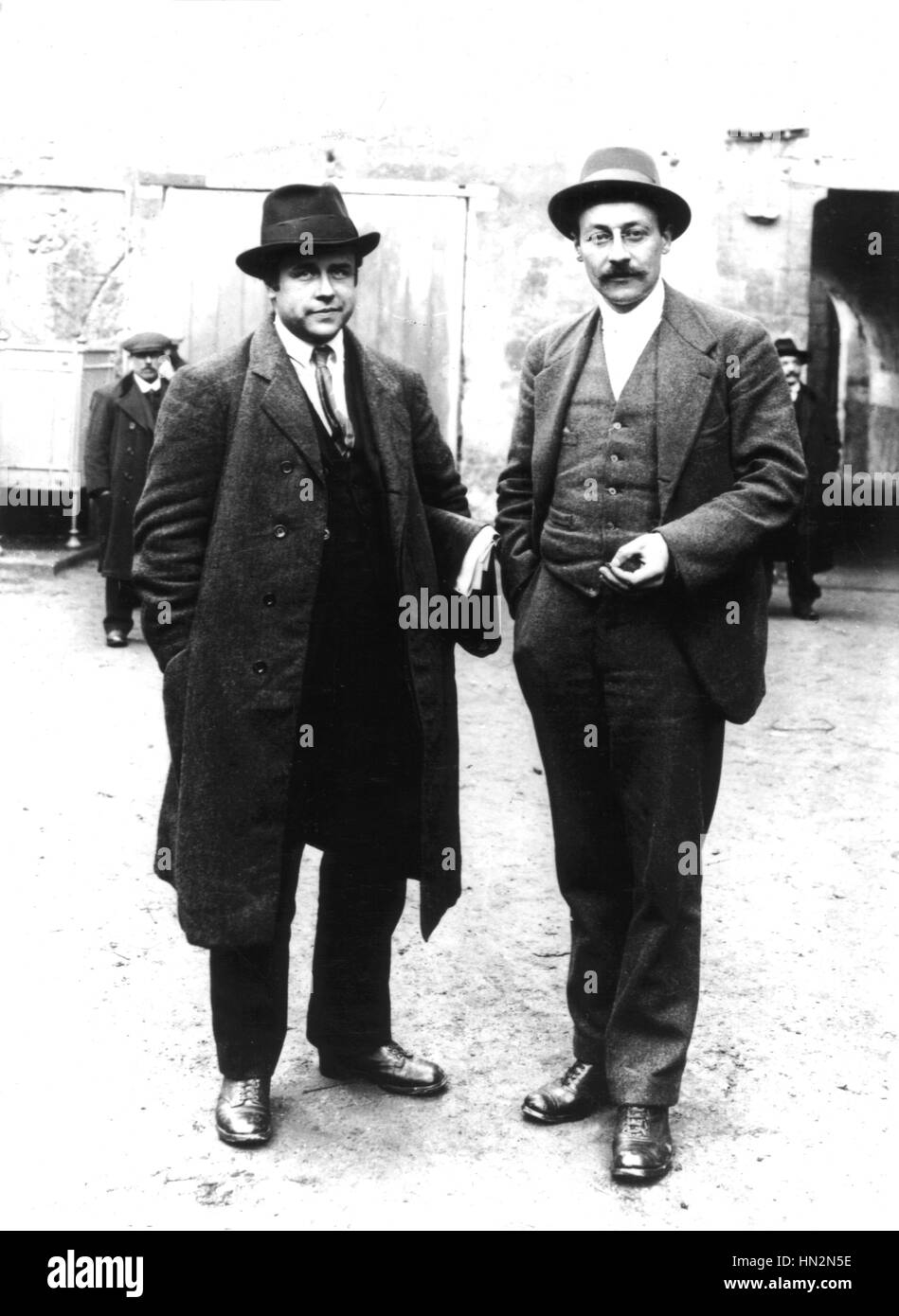 El Congreso del Partido Socialista en Tours (donde el Partido Comunista Francés fue fundada) en pie, Paul Vaillant Couturier y Frossart Diciembre 27, 1920 Foto de stock
