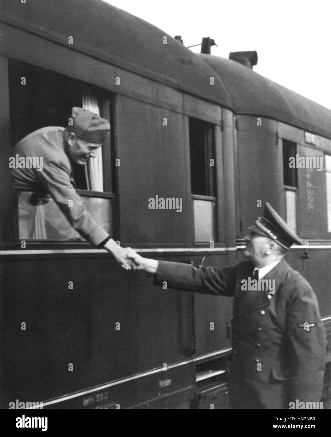 En la estación, Hitler dice adiós a Mussolini el 22 de abril de 1944 o 23, Alemania - Segunda Guerra Mundial Foto de stock