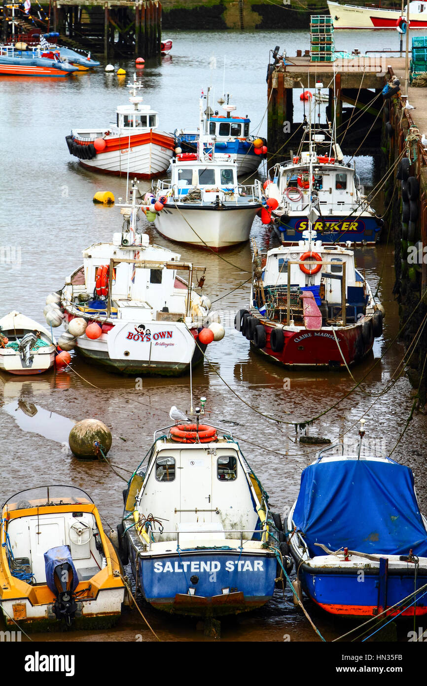 Barcas pesqueras en Bridlington Harbour Inglaterra Foto de stock