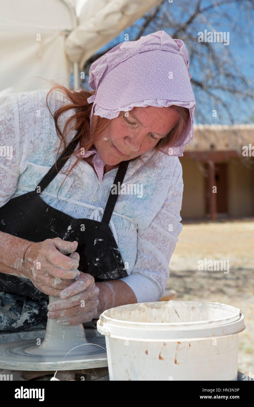 Traje de artesano fotografías e imágenes de alta resolución - Alamy