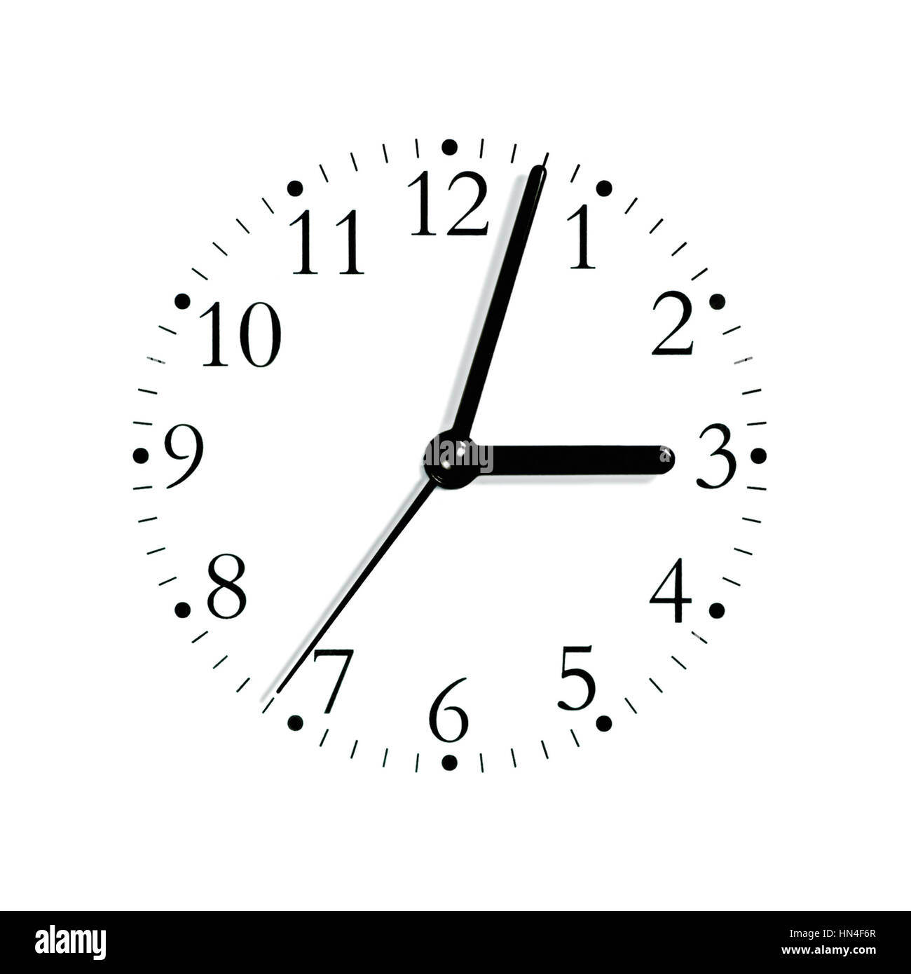 Reloj analógico en blanco y negro rostro marque la lectura de las 3:03 PM,  macro aislado Fotografía de stock - Alamy