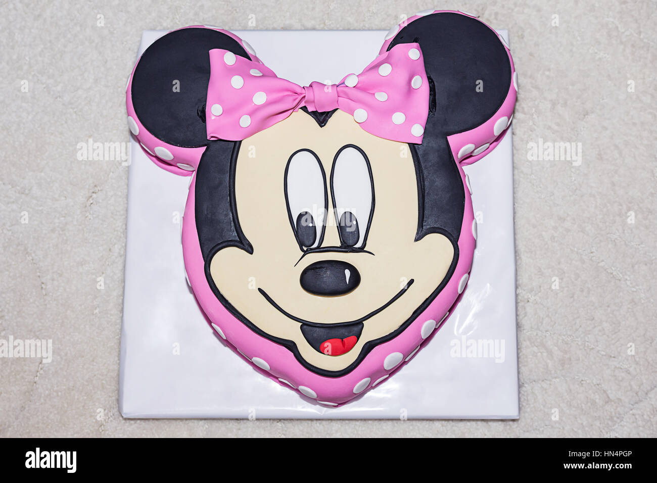 Hermosa rosa pastel Minnie Mouse con arco y puntos Fiesta de cumpleaños  Fotografía de stock - Alamy