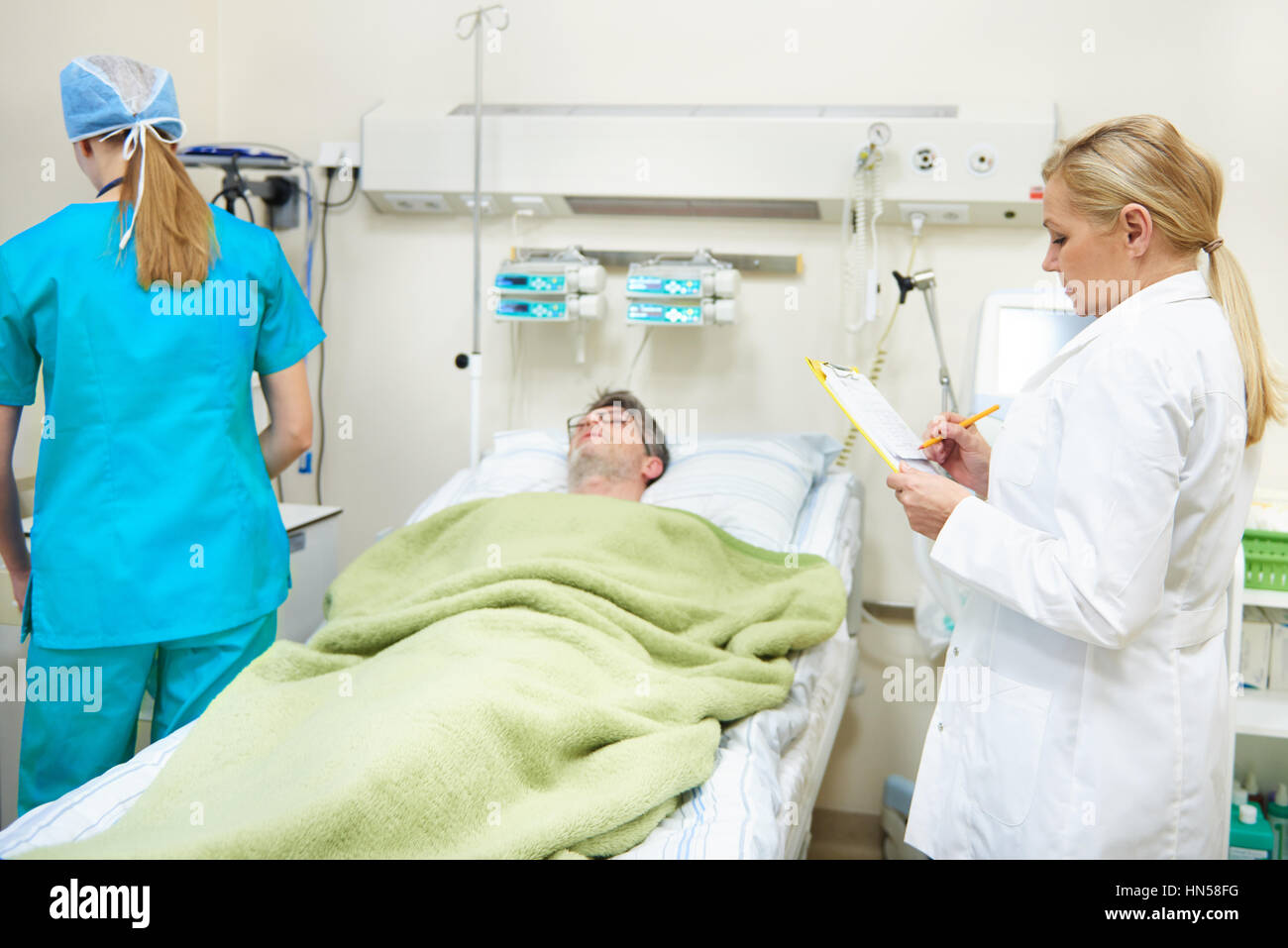 Sala de recuperación del hospital fotografías e imágenes de alta resolución  - Alamy