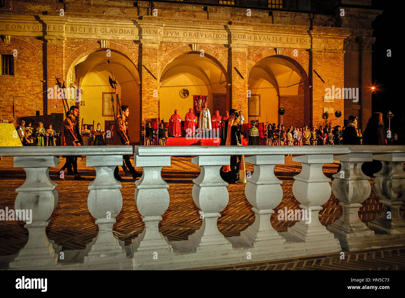 Italia Marche Urbino Festa del Duca conmemoración de la coronación del Duque de Urbino Foto de stock