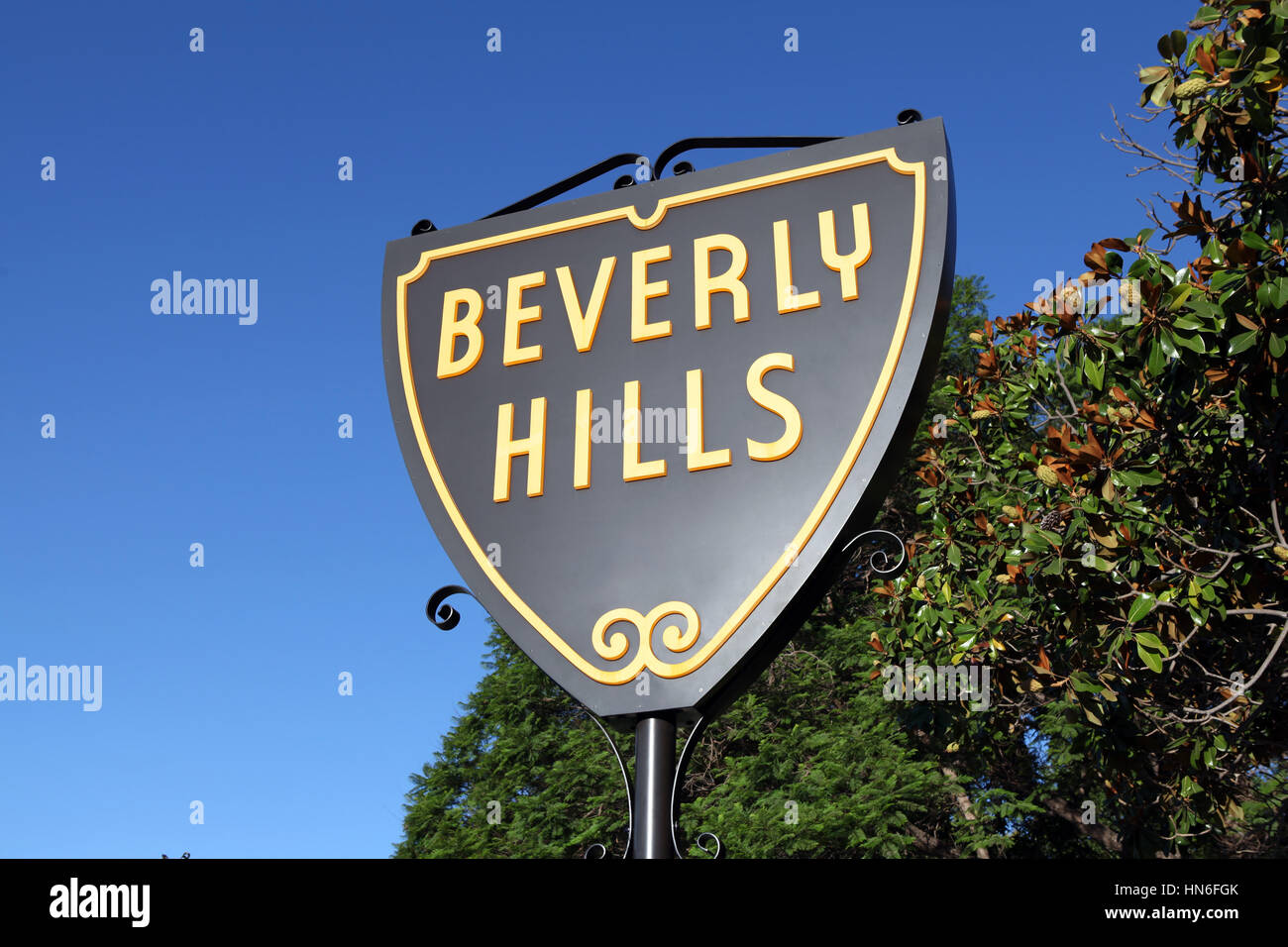 Beverly Hills, California, EE.UU. - Septiembre 4, 2010: el famoso signo protector de Beverly Hills en la mañana brillante luz. Foto de stock