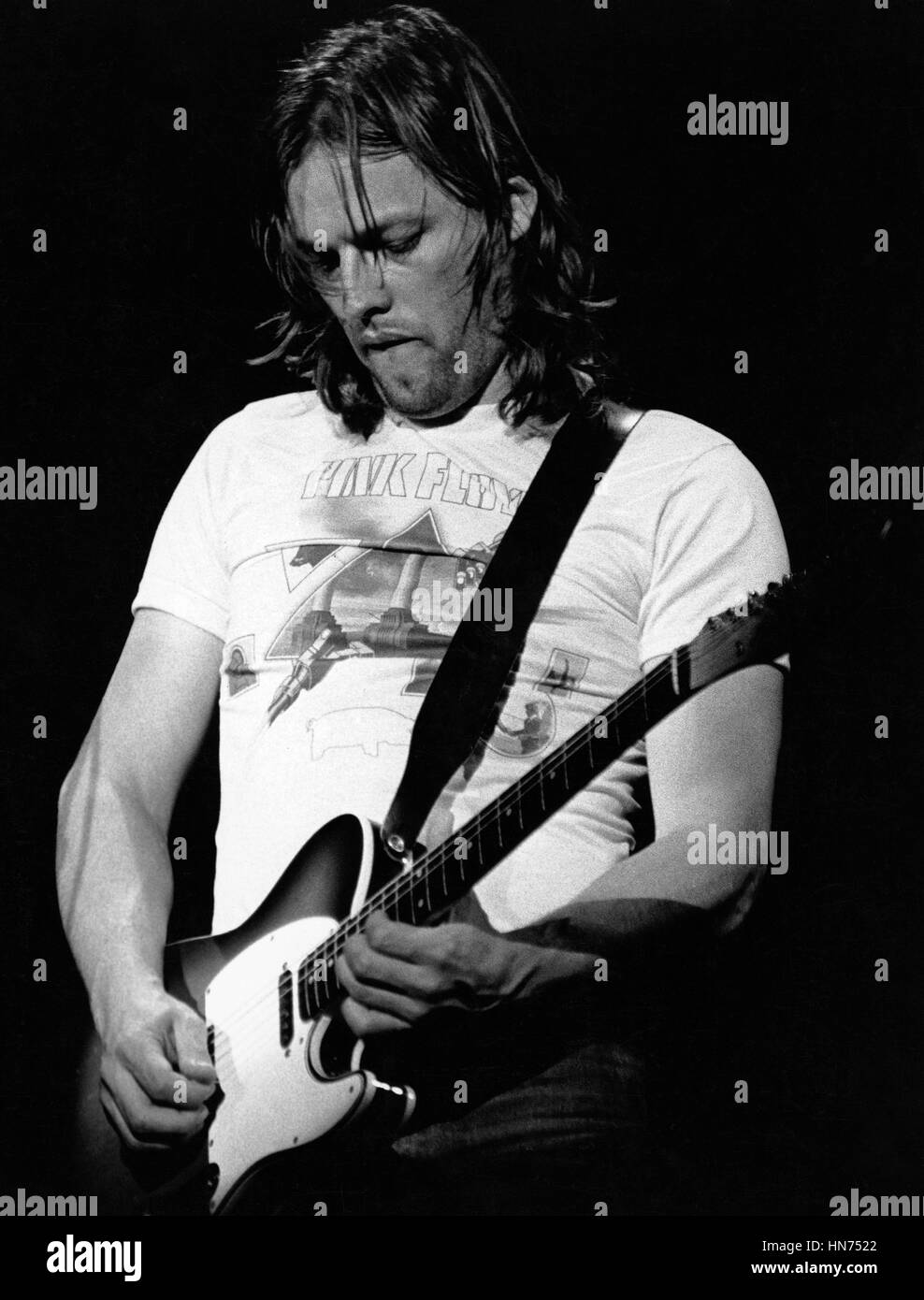 David Gilmore de Pink Floyd tocando en el Oakland Coliseum en Oakland, California, el 9 de mayo de 1977. © RHulst / MediaPunch Foto de stock