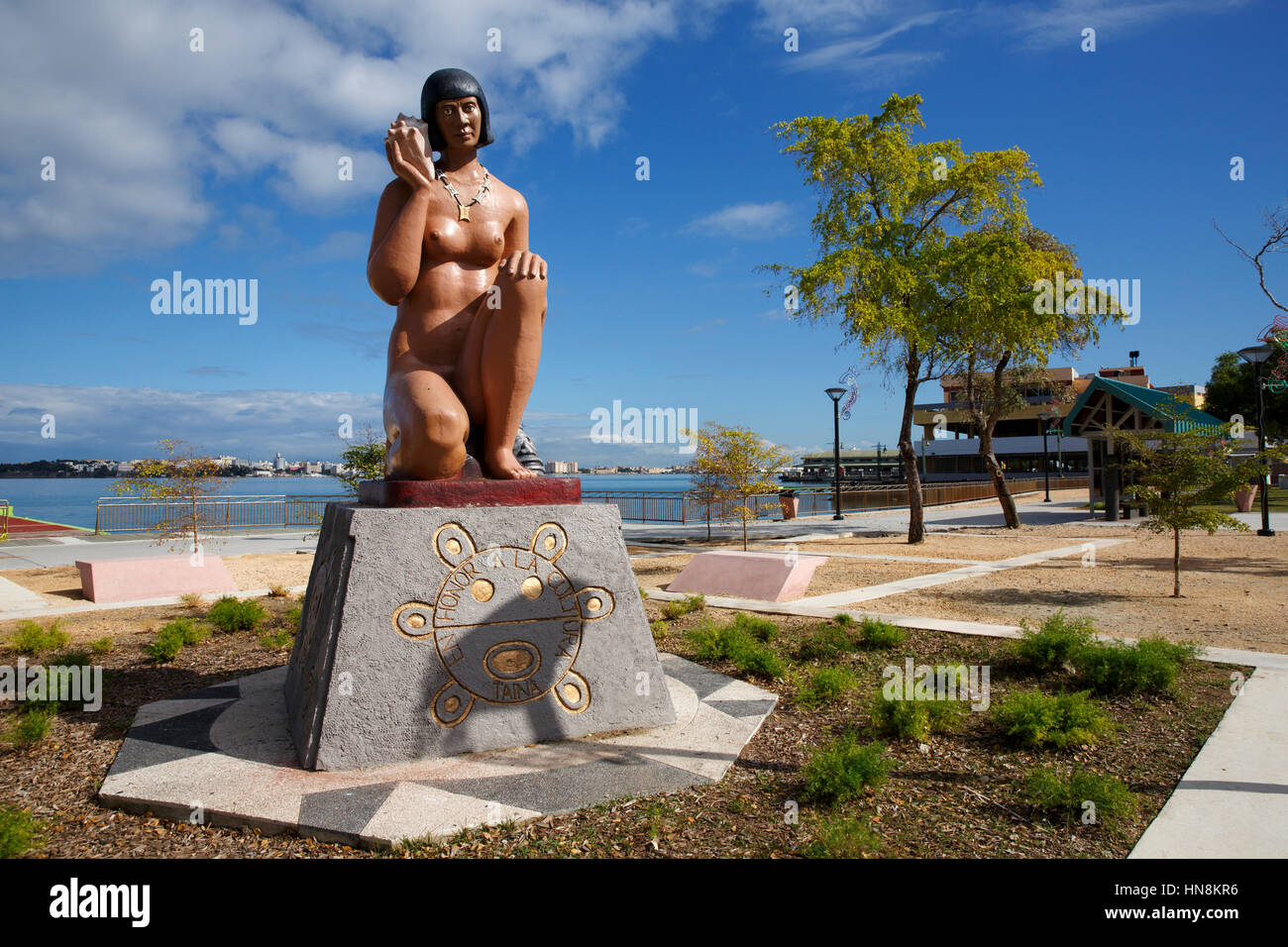 Estatua Indios Taino, waterfront park, Cataño, este del país, San Juan, Puerto  Rico Fotografía de stock - Alamy