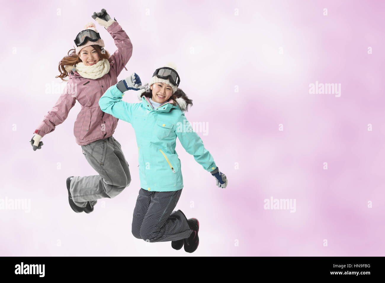 Jóvenes japoneses en snowboard ropa Foto de stock