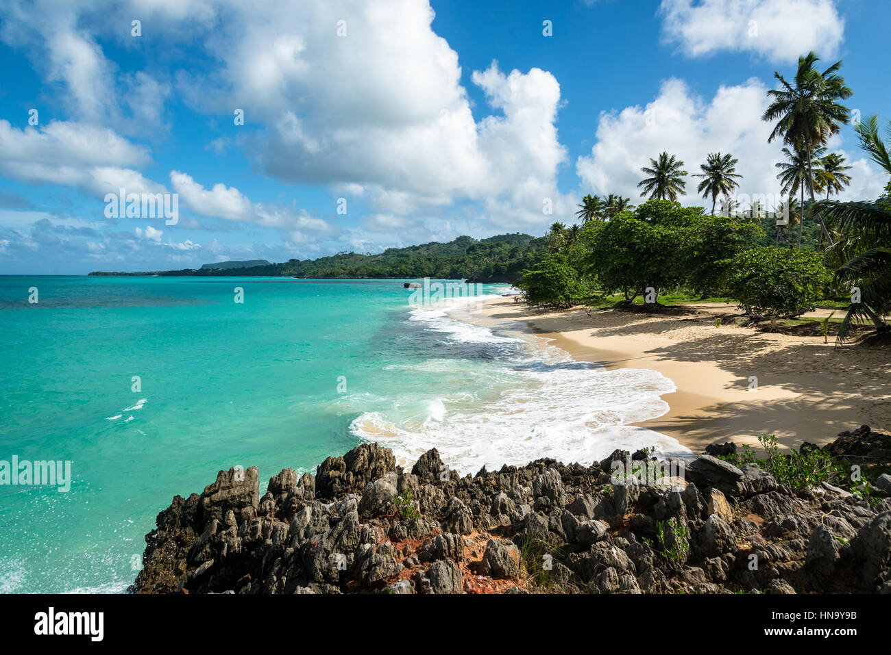 La pintoresca playa de "Playa Rincón" alrededor de Las Galeras, República Dominicana Foto de stock