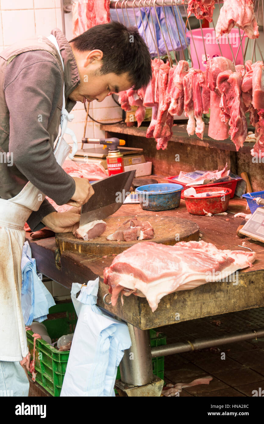 Una carnicería en las calles del distrito de Mong Kok en Hong Kong Foto de stock