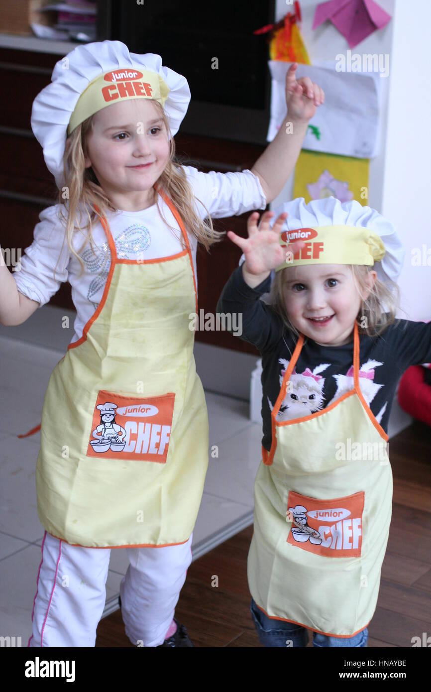 Mini chef costume fotografías e imágenes de alta resolución - Alamy