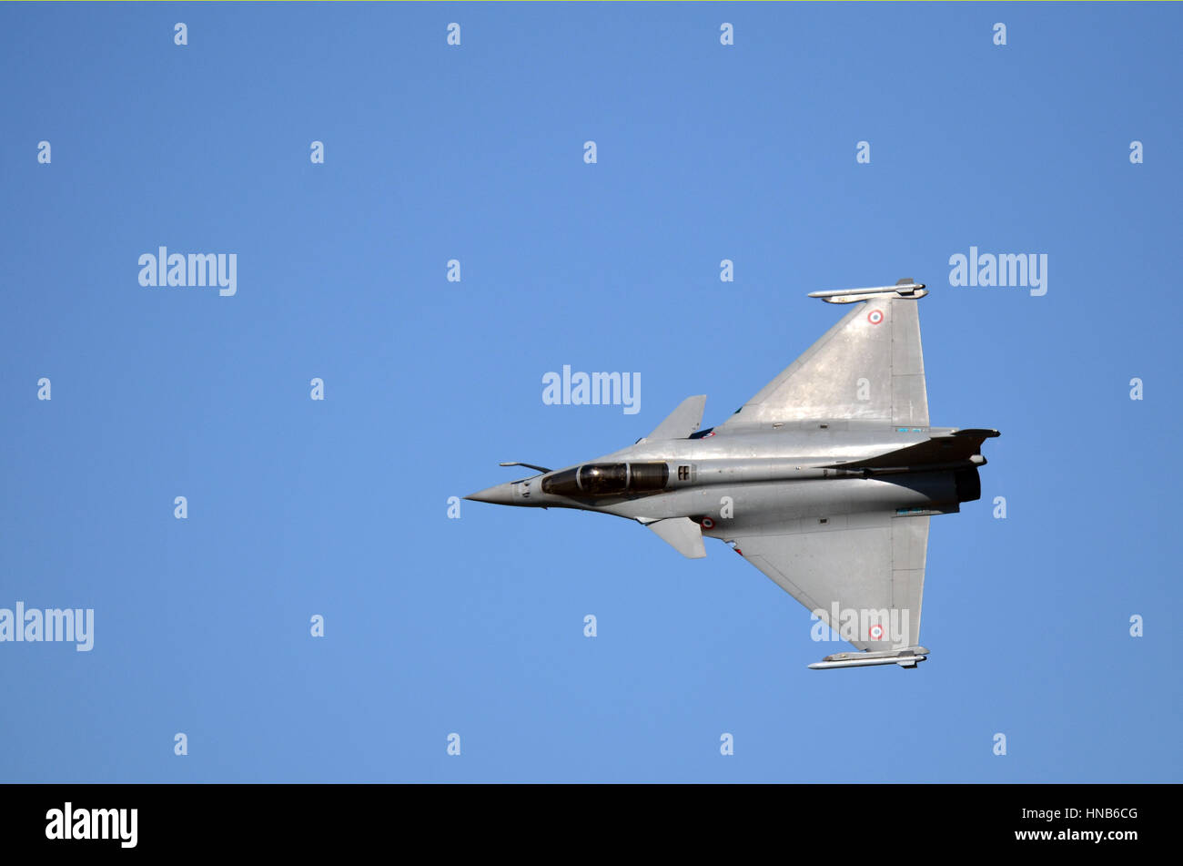 En demostración de vuelo de la Fuerza Aérea francesa en Toulouse Francazal caza Rafale. Foto de stock