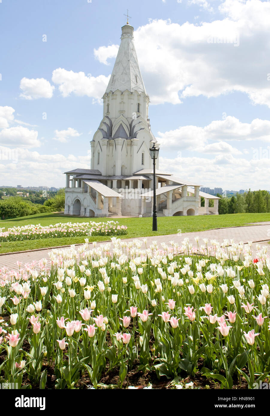 Iglesia de la ascensión de Jesucristo en la mansión de los reyes en el  parque Kolomenskoye Ruso en Moscú, Rusia Fotografía de stock - Alamy
