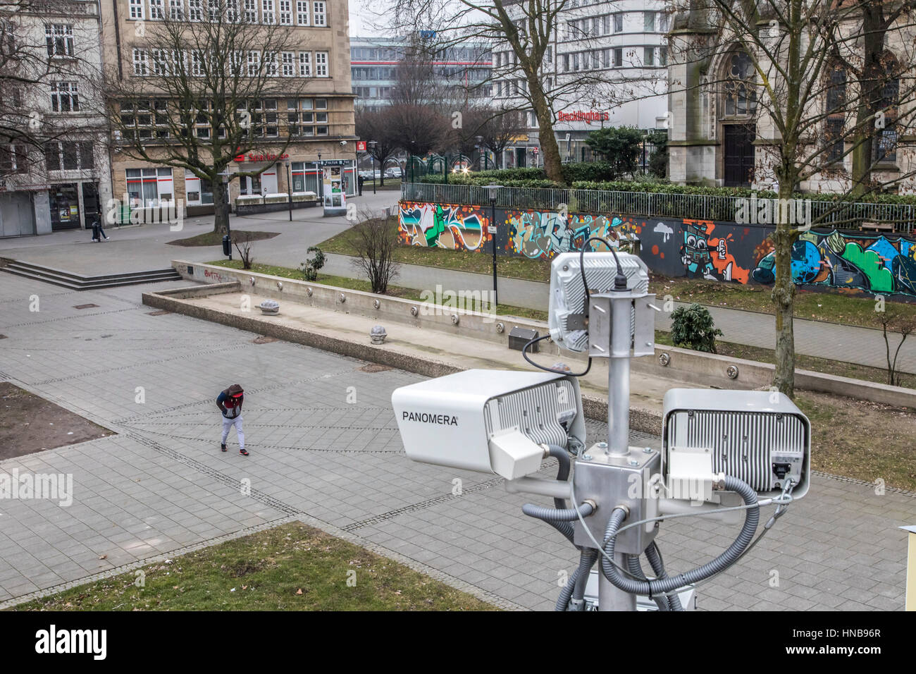 La vigilancia de vídeo de la policía de Essen, Alemania, en el Rheinischer Platz, en el norte de la ciudad interior, transmisión en vivo en la policía depa Foto de stock