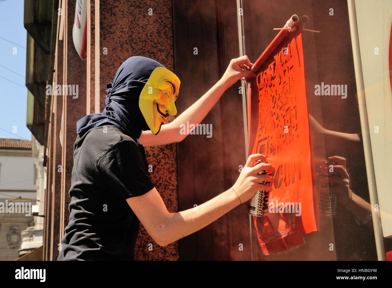 Manifestante anónimo en contra de la austeridad demostración Foto de stock
