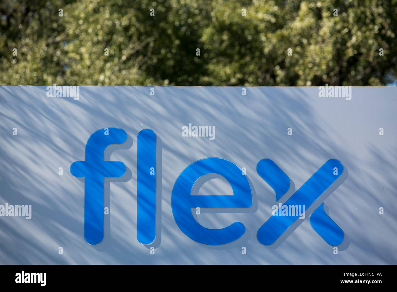 Un logotipo cartel fuera de una instalación ocupada por Flex Ltd., en Austin, Texas, el 28 de enero de 2017. Foto de stock