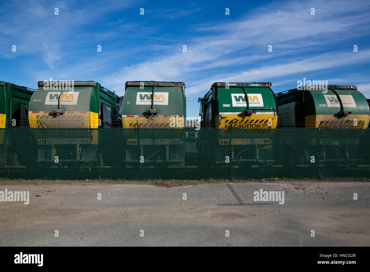 Carteles logo sobre la gestión de residuos, Inc., camiones en San Antonio, Texas, el 29 de enero de 2017. Foto de stock