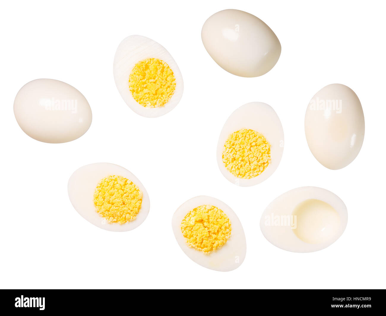 Mitades de huevos de pollo cocido, las yemas es aproximadamente con estilo. Trazados de recorte, vista superior, shadowless Foto de stock