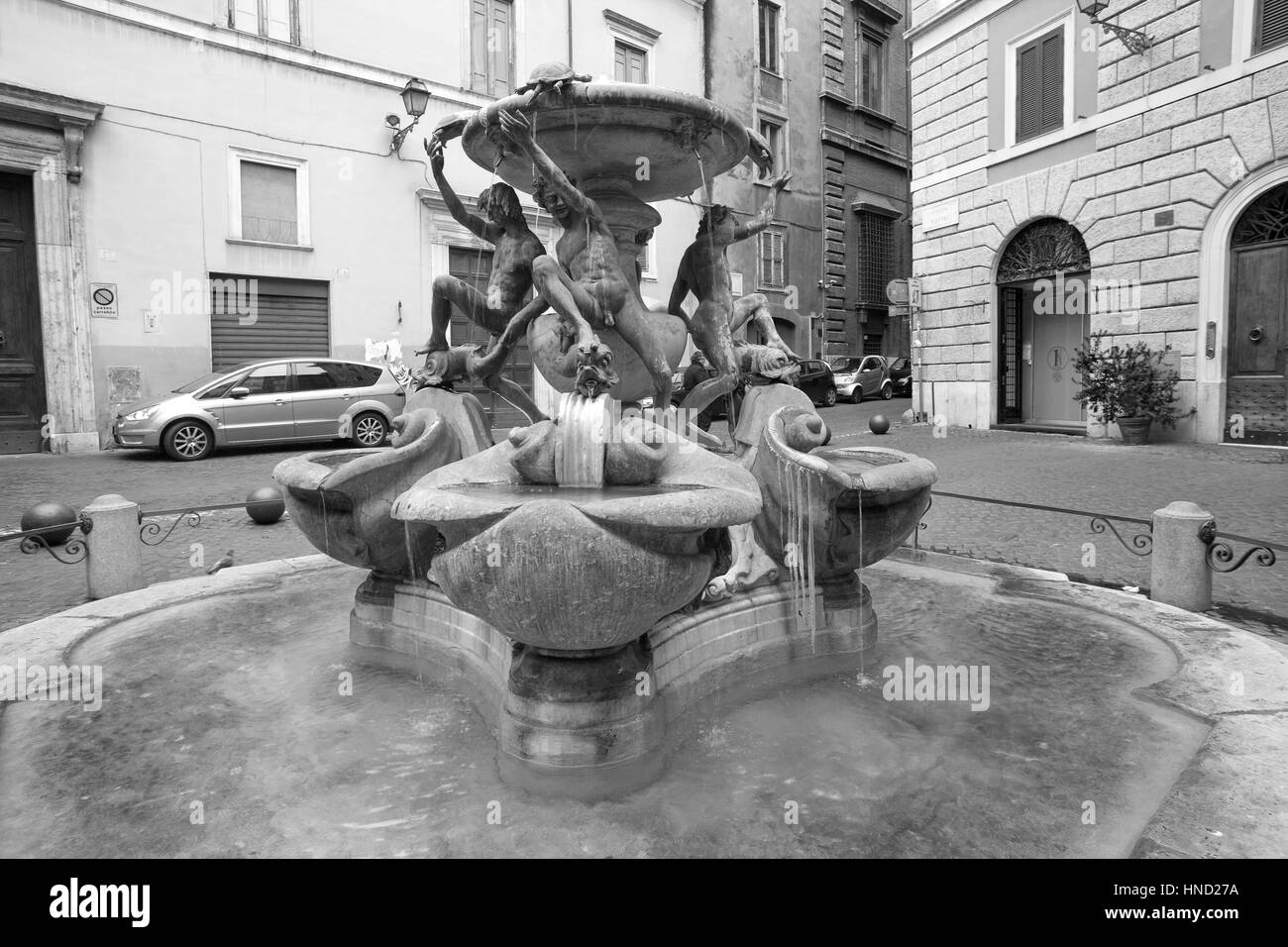 Roma, Italia - 8 de enero de 2017: Vista de Fontana delle Tartarughe con icicle en Roma, piazza Mattei Foto de stock