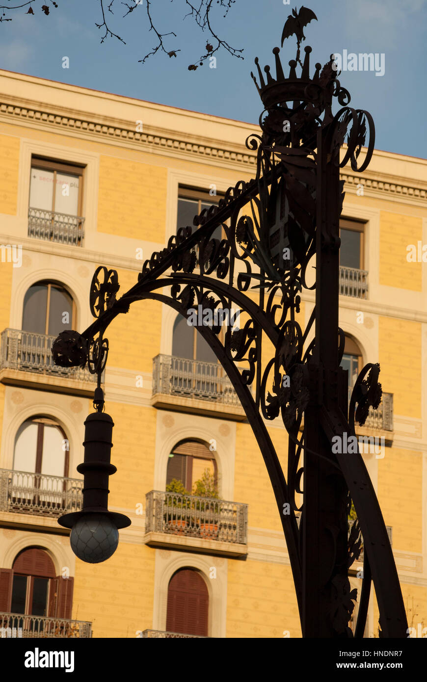 Calle extravagante luz sobre el Passeig de Gràcia de Barcelona Foto de stock