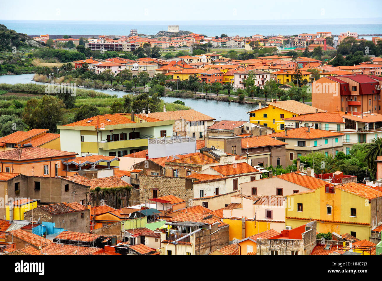 Ciudad Medieval de Bosa y temo river, Cerdeña, Italia Foto de stock