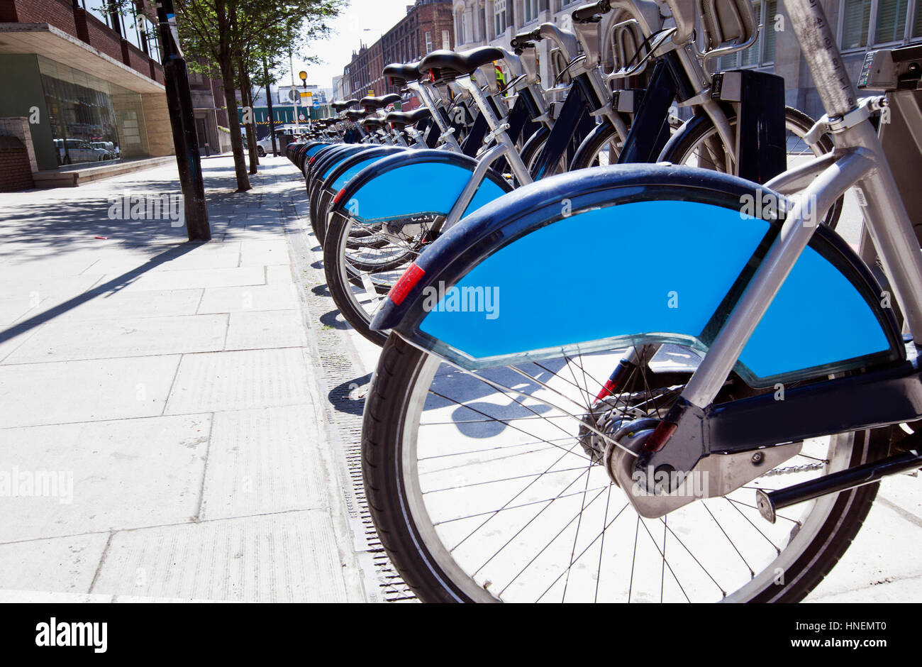 Alquiler de bicicletas públicas en una línea, Londres, Reino Unido. Foto de stock