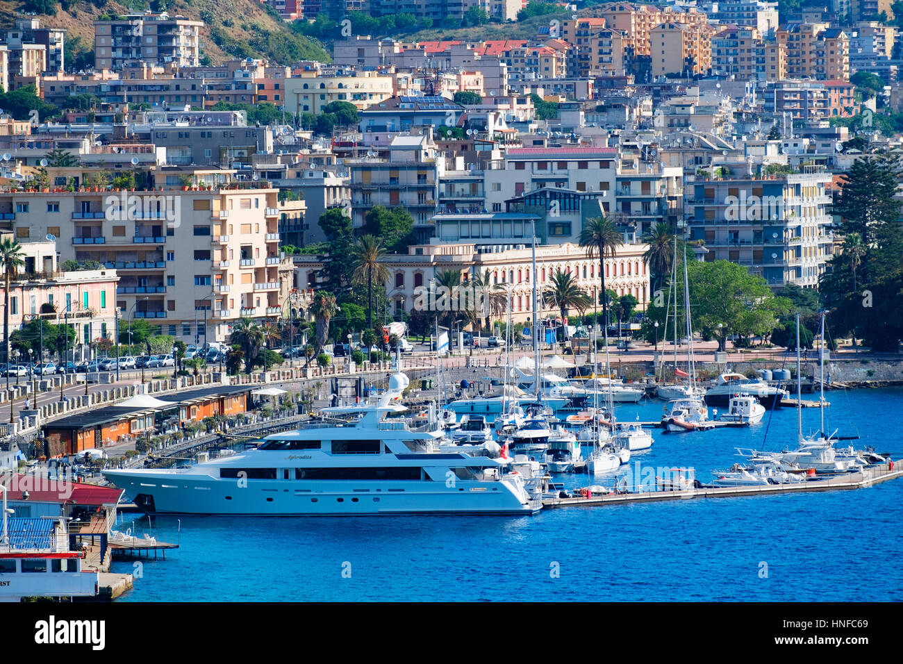 El puerto de Messina, en la isla de Sicilia, Italia Fotografía de stock -  Alamy