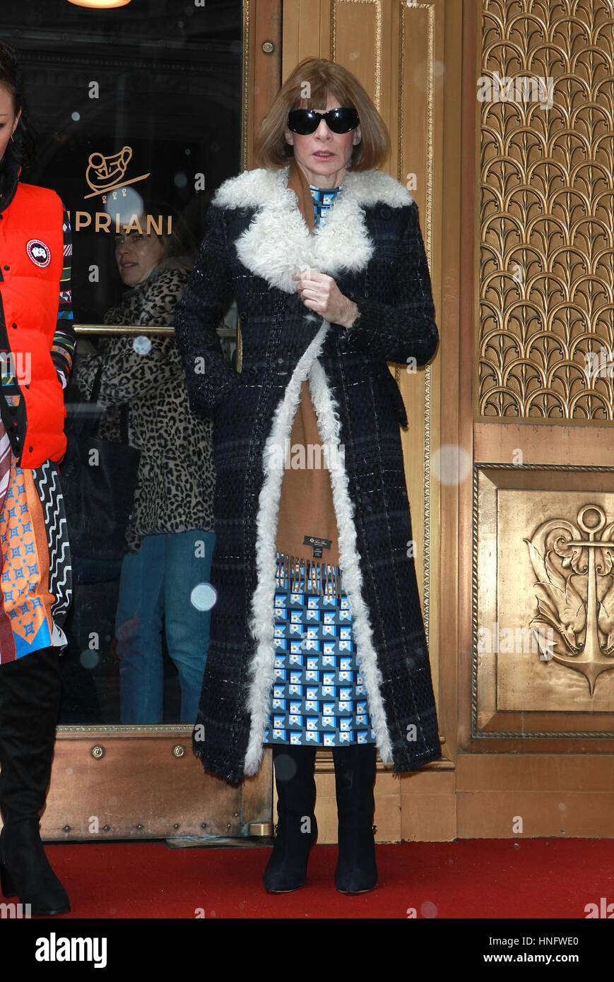 Nueva York, NY, EUA. 12 Feb, 2017. Anna Wintour llega a la Victoria Beckham NYFW A/W 2017 Fashion Show en Cipriani, el 12 de febrero de 2017 en la Ciudad de Nueva York. Foto de stock