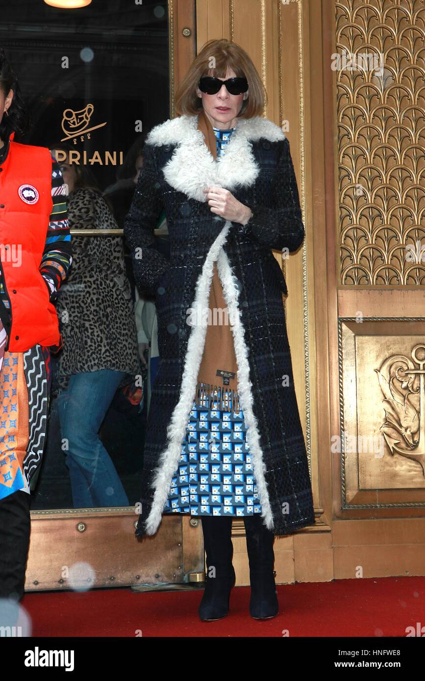 Nueva York, NY, EUA. 12 Feb, 2017. Anna Wintour llega a la Victoria Beckham NYFW A/W 2017 Fashion Show en Cipriani, el 12 de febrero de 2017 en la Ciudad de Nueva York. Foto de stock
