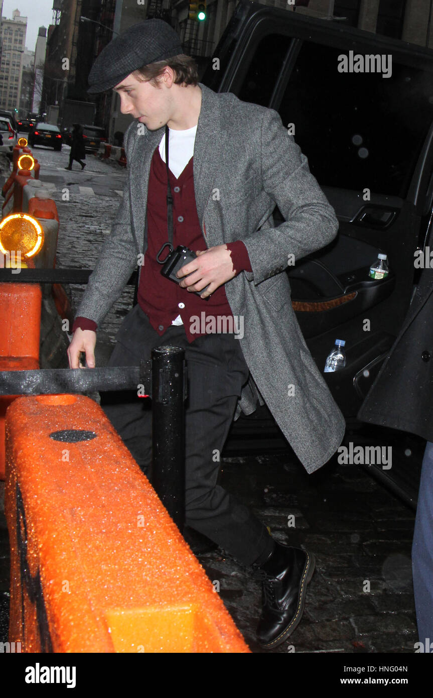 Nueva York, NY, EUA. 12 Feb, 2017. Brooklyn Beckham visto llegar a Balthazar Restaurant de la ciudad de Nueva York, el 12 de febrero de 2017. Foto de stock