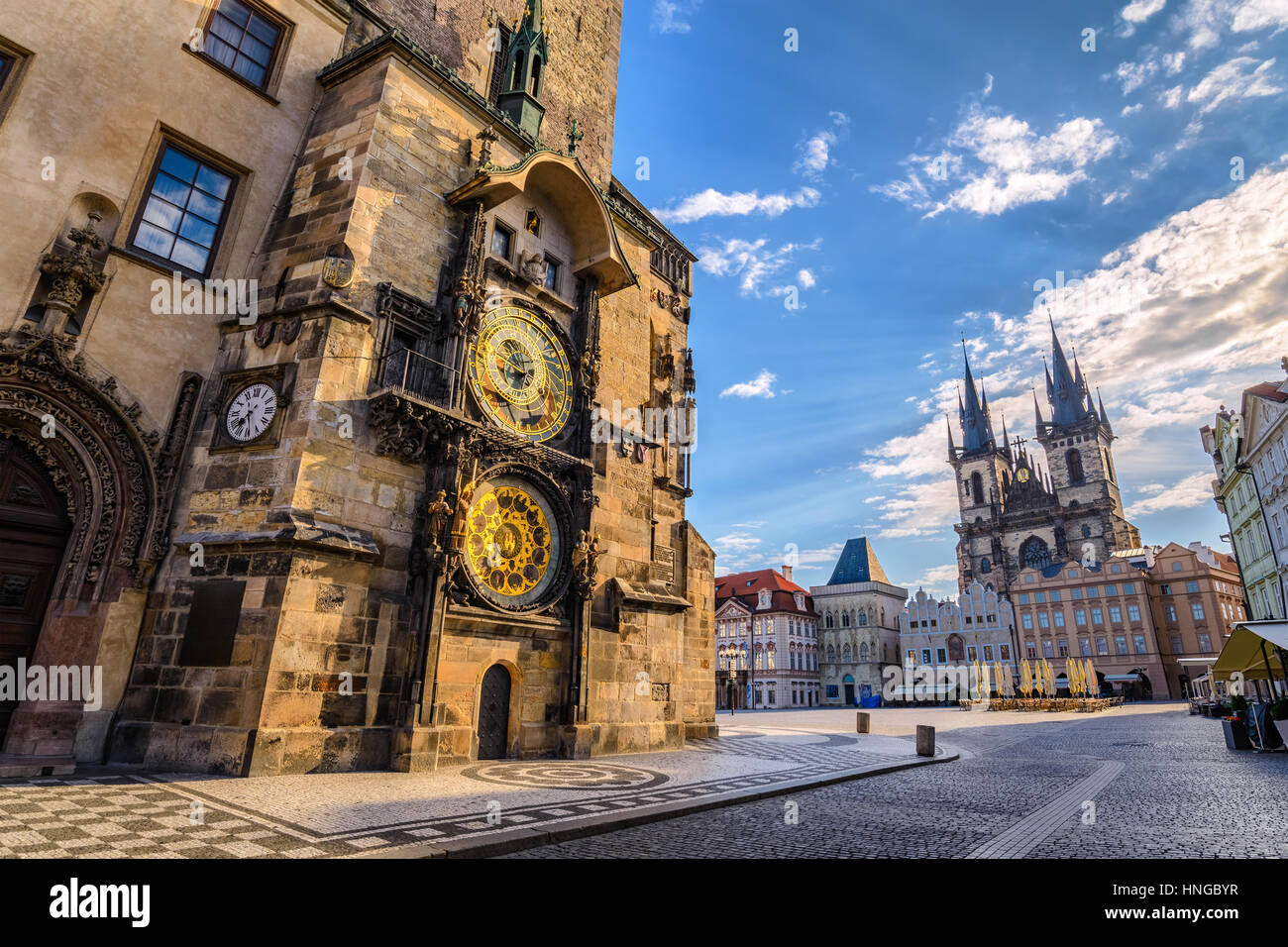 Plaza de la ciudad vieja de Praga y la Torre del Reloj Astronómico, Praga,  República Checa Fotografía de stock - Alamy
