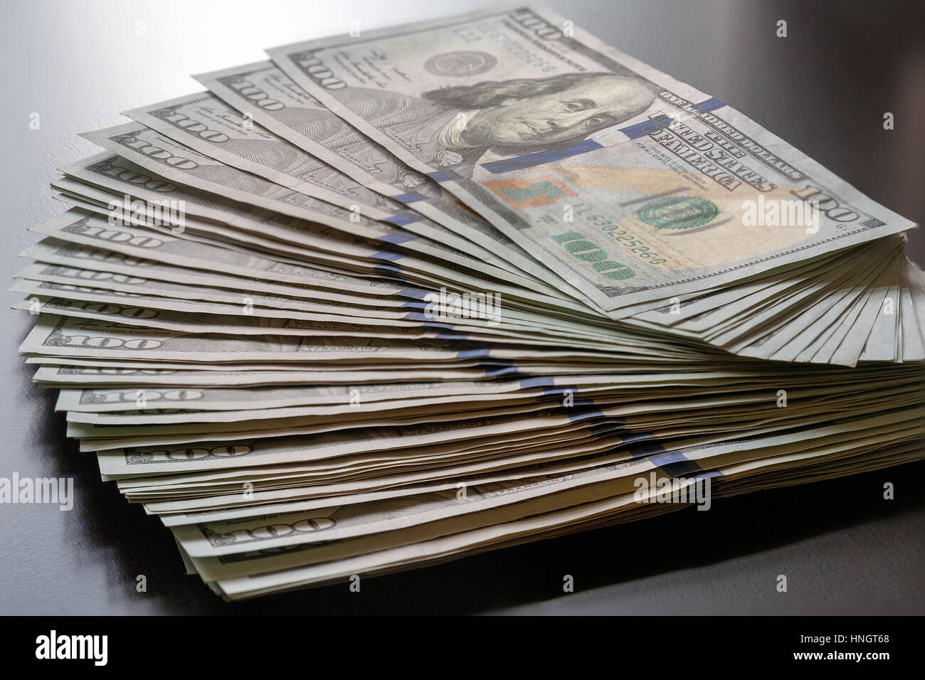Pila de Estados Unidos de América 100 USD Cien dólares Nota de la Reserva Federal para ventilador Foto de stock