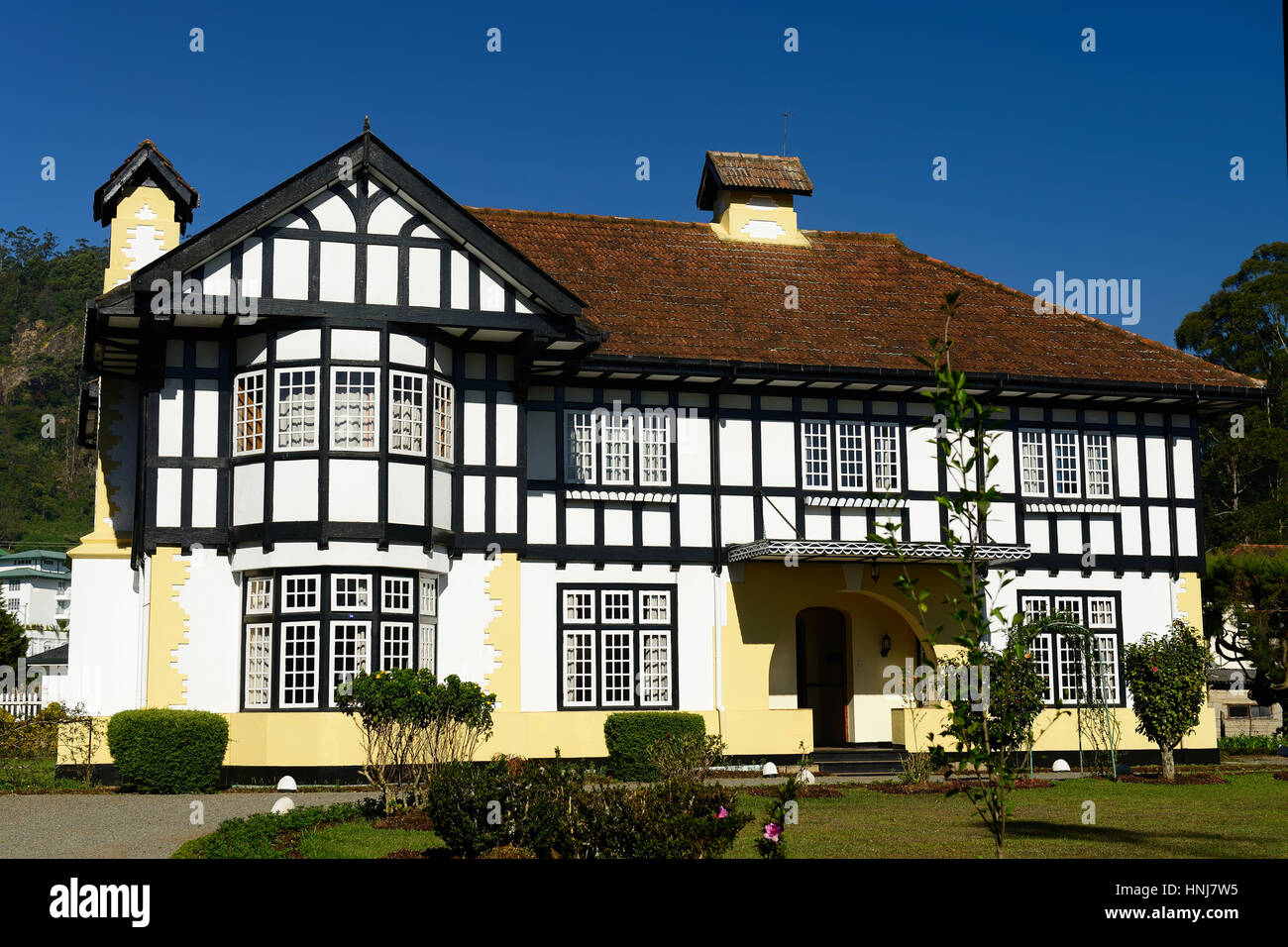 Hamburguesa cigarro colonial en ingles atención caos Abierto