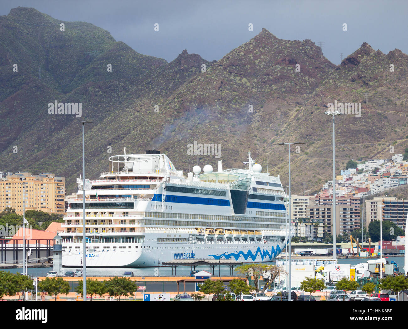 Aida crucero en Puerto de Santa Cruz de Tenerife, Islas Canarias, España  Fotografía de stock - Alamy