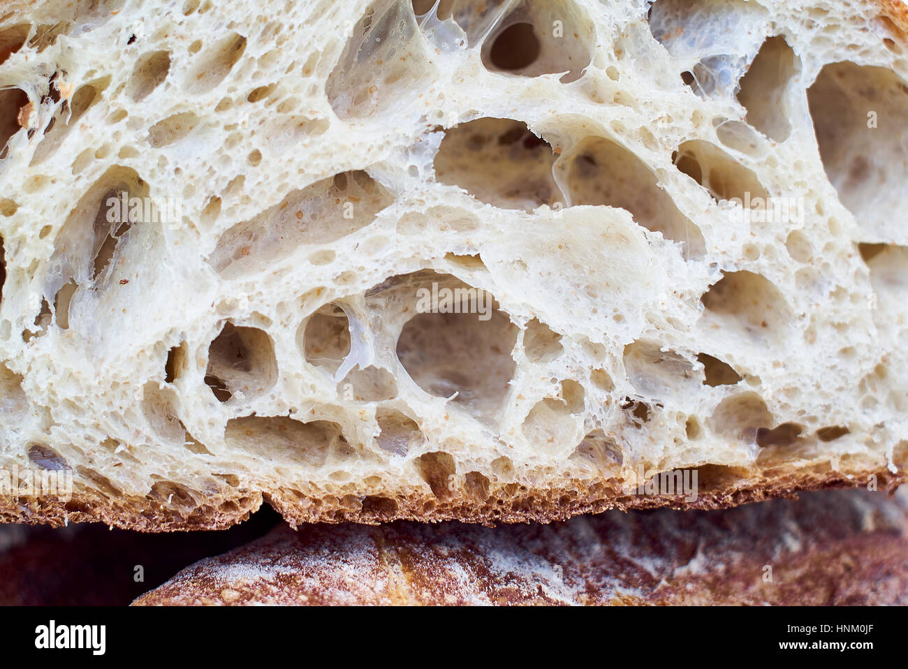 Cortar pan artesano pan en detalle Foto de stock