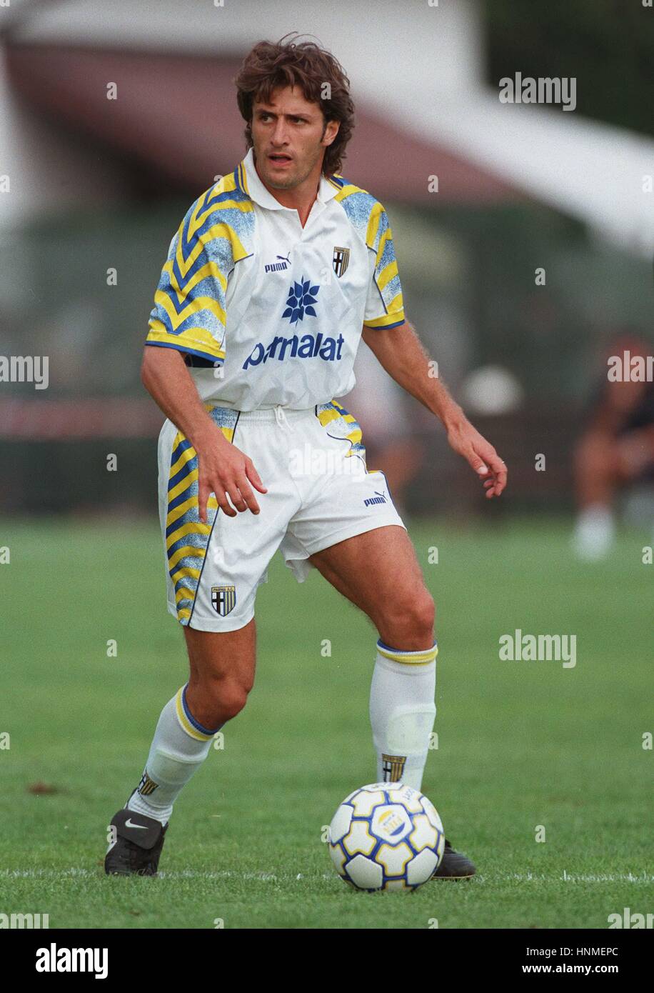 ALBERTO DI CHIARA FC Parma el 13 de septiembre de 1995 Fotografía de stock  - Alamy