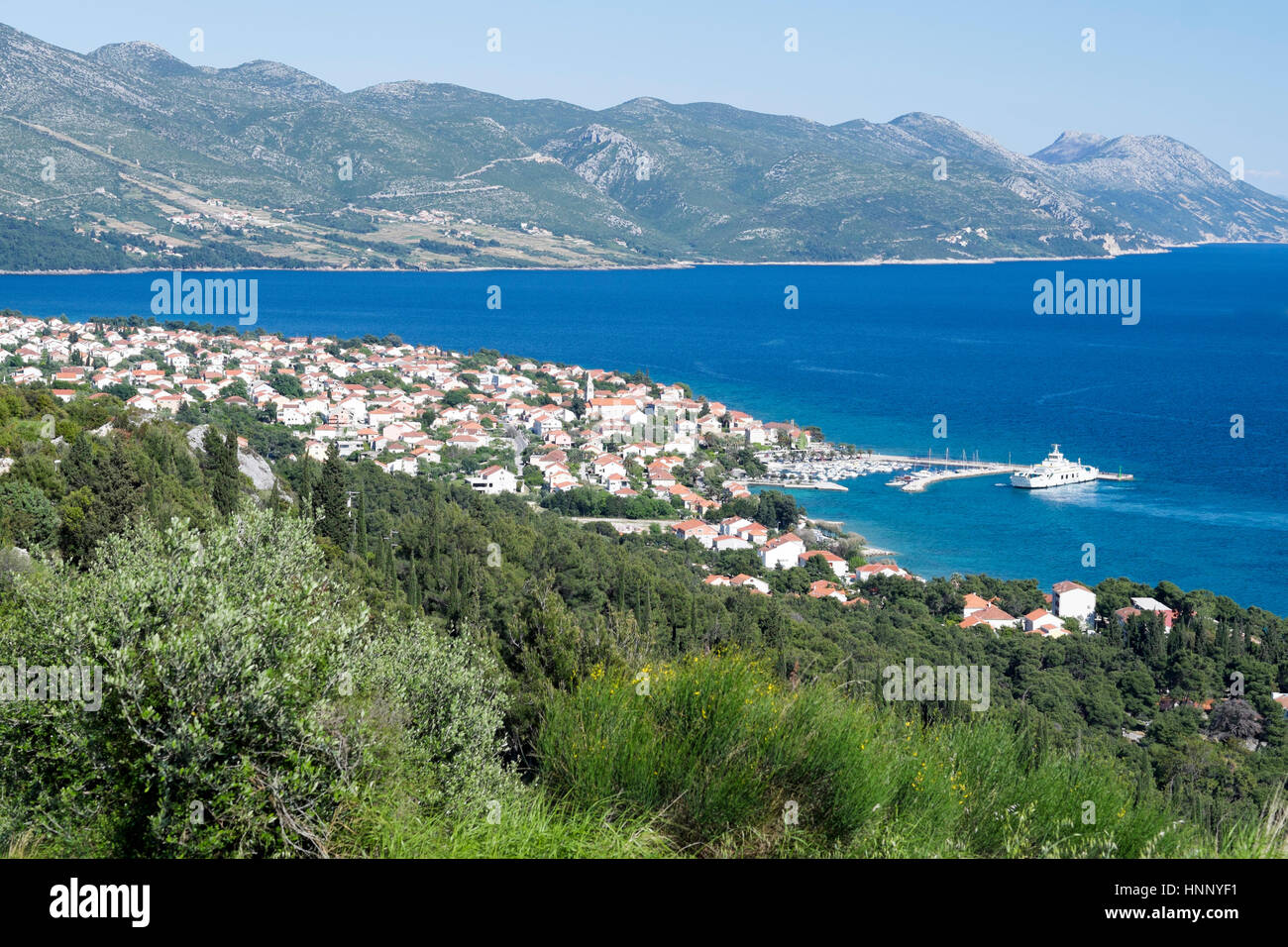 Vista elevada de Orebic, la península de Peljesac, Croacia. Foto de stock