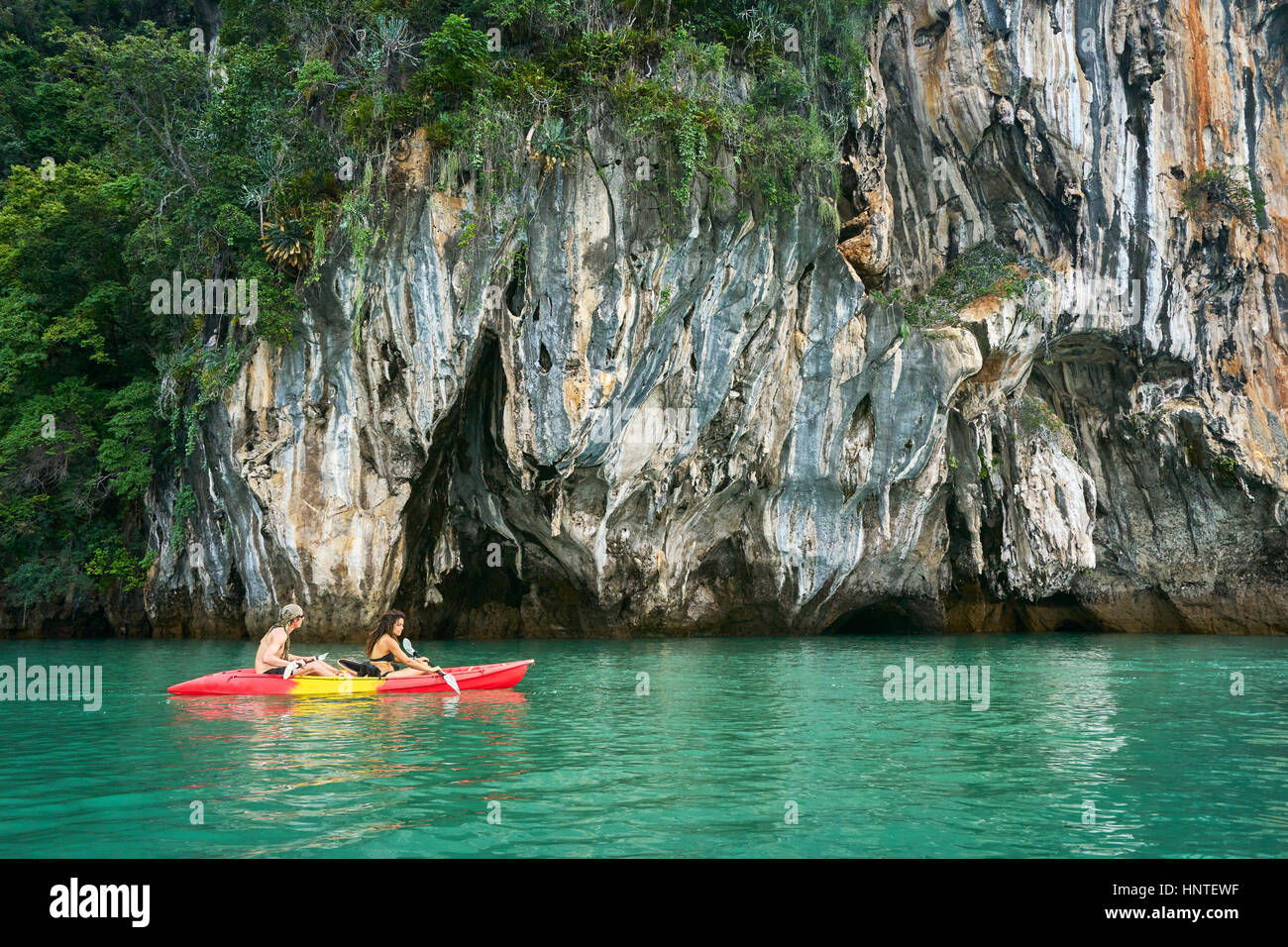 En Ko Talabeng Kyaking Isla, provincia de Krabi, Tailandia Foto de stock
