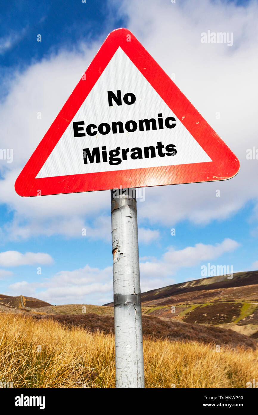 No migrantes económicos concepto sign UK problema migratorio con inmigrantes en Reino Unido para utilizar NHS servicios gratis Foto de stock