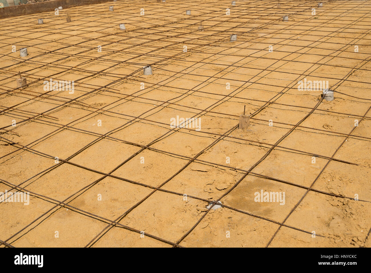 Malla de alambre de la dirección para el suelo de hormigón en obra  Fotografía de stock - Alamy