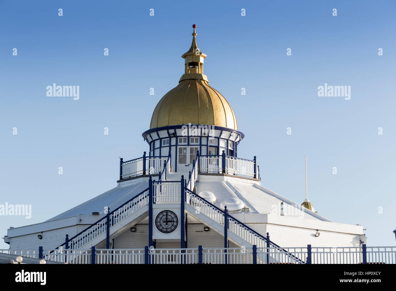 Eastbourne Pier Sussex cúpula dorada Foto de stock