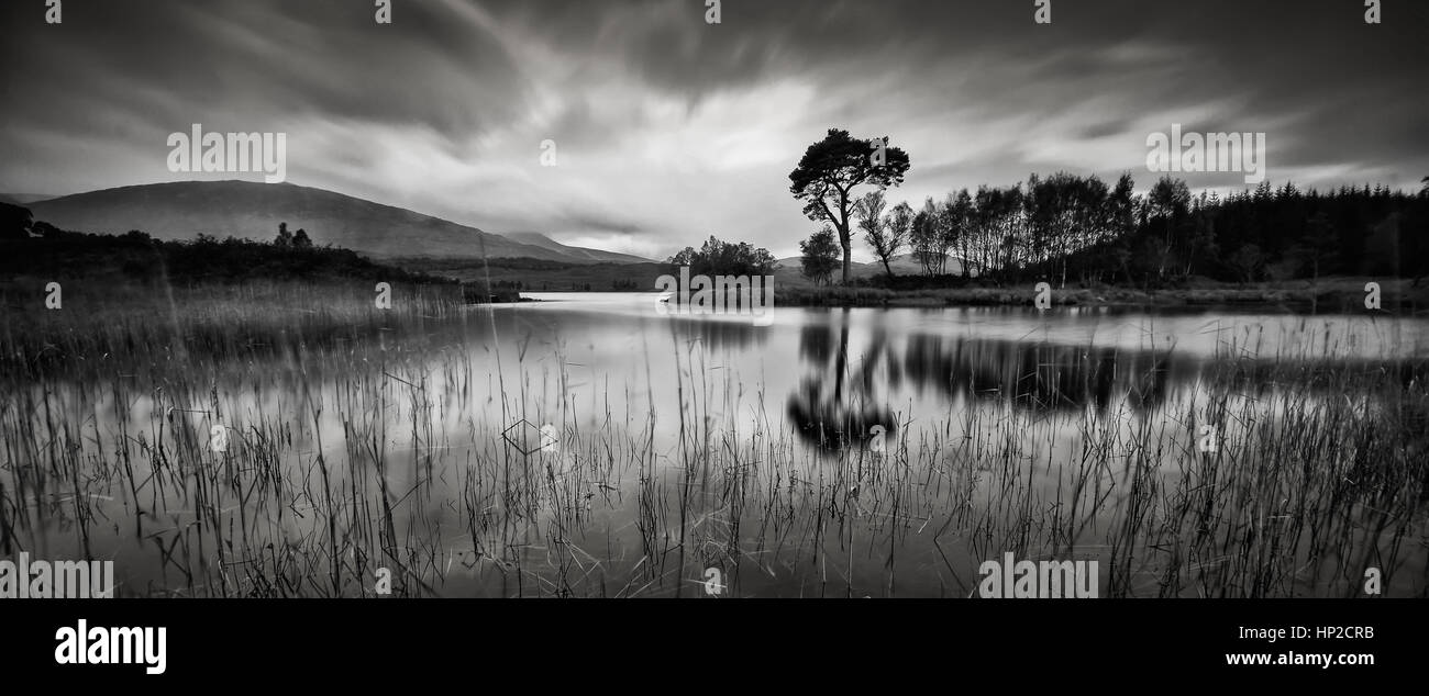 El Loch Rannoch Moor, reflejo de Ba, Glencoe paisajes, Tierras altas Escocesas Foto de stock