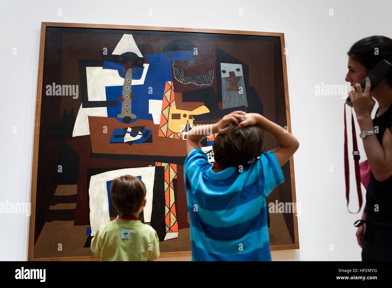 Pablo picasso three musicians museum fotografías e imágenes de alta