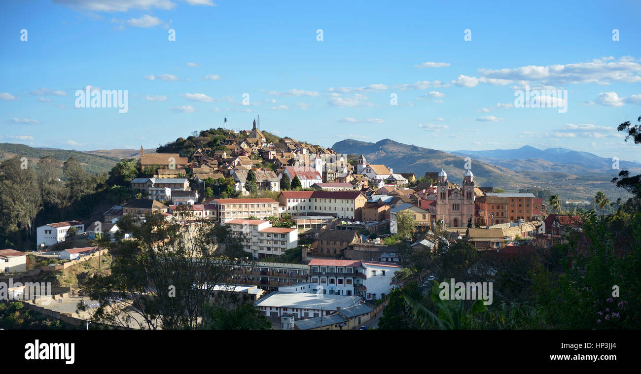 Centro histórico con la catedral, Fianarantsoa, la provincia de Fianarantsoa, Madagascar Foto de stock