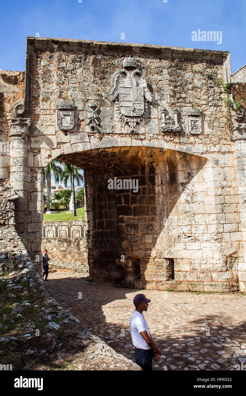 Puerta de San Diego, principal puerta de entrada en el casco antiguo de la  ciudad, Santo Domingo, República Dominicana Fotografía de stock - Alamy